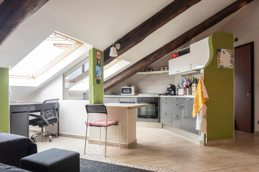 Cozy Attic In The City Center Turin Exterior photo