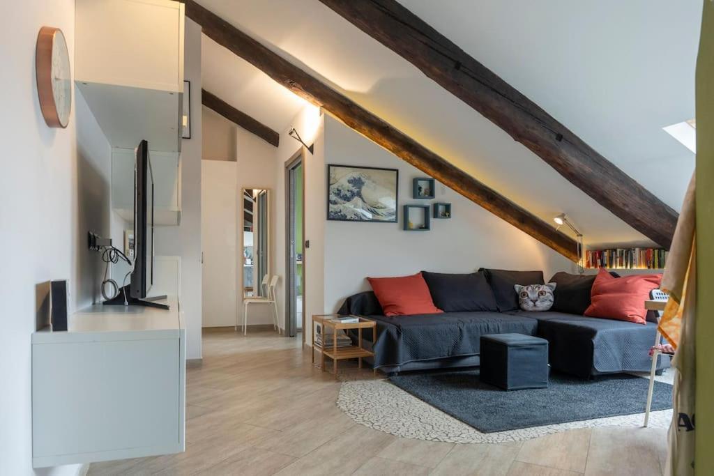 Cozy Attic In The City Center Turin Exterior photo